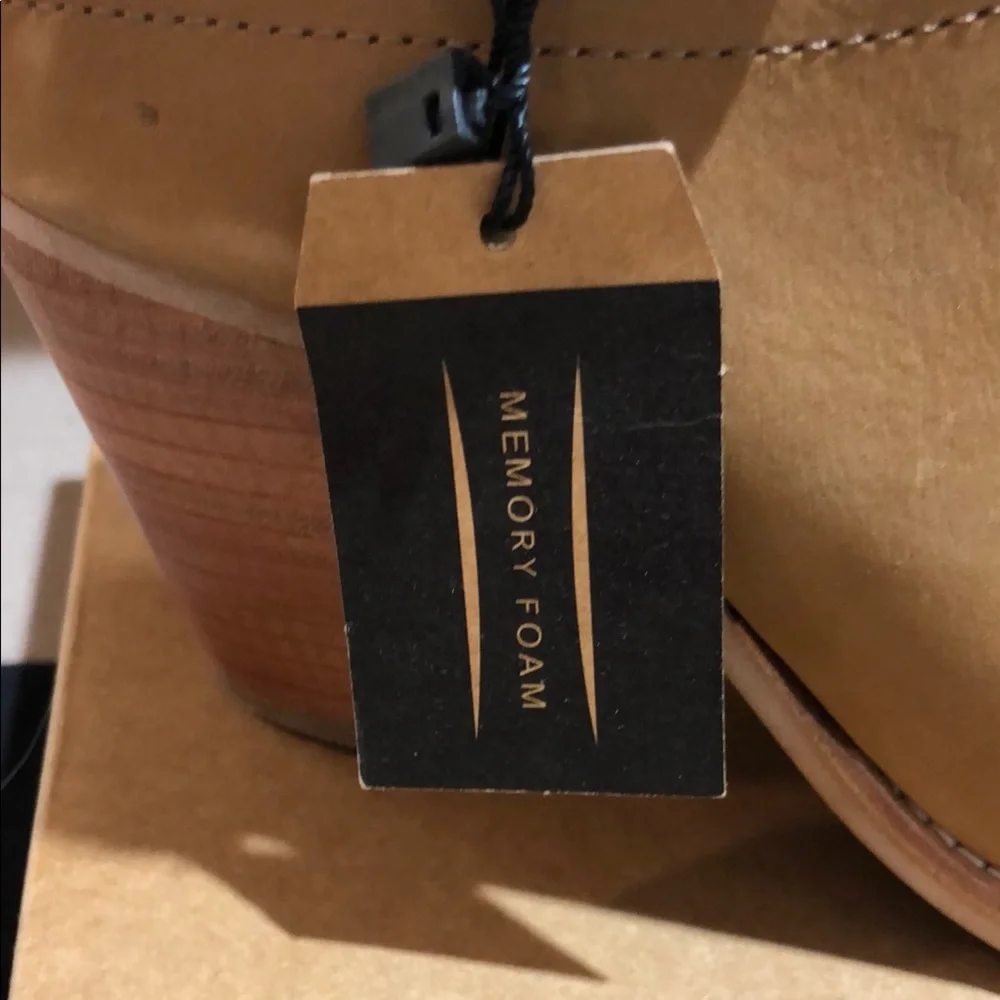 New Crevo Camel Tan Buckle Heeled Mules Sz. 10 - Picture 5 of 8